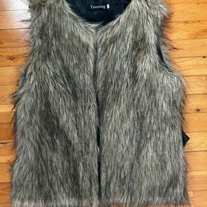 Tanning Faux Fur Vest in Gray-Brown